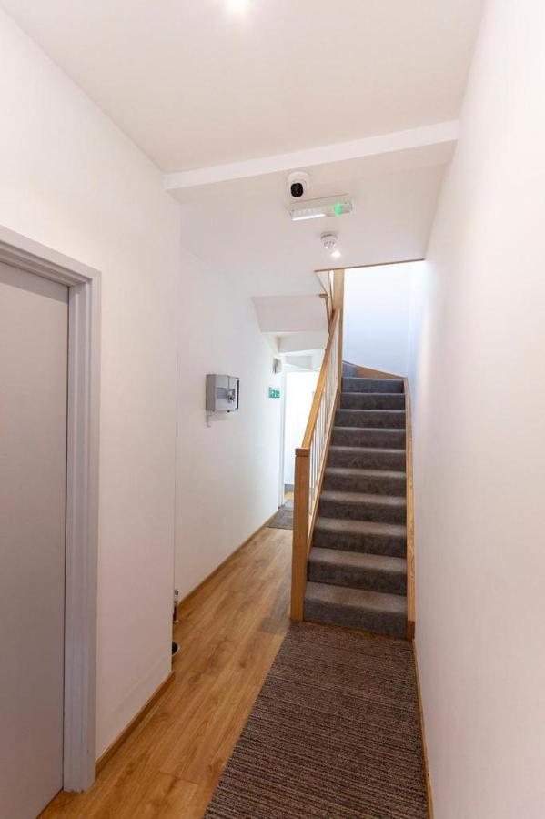 Apartment 6 At Number 8: City Centre, 1 Bedroom, Sofa Bed In Lounge كانتربيري المظهر الخارجي الصورة